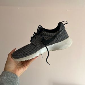 Dark gray Nike Roshes